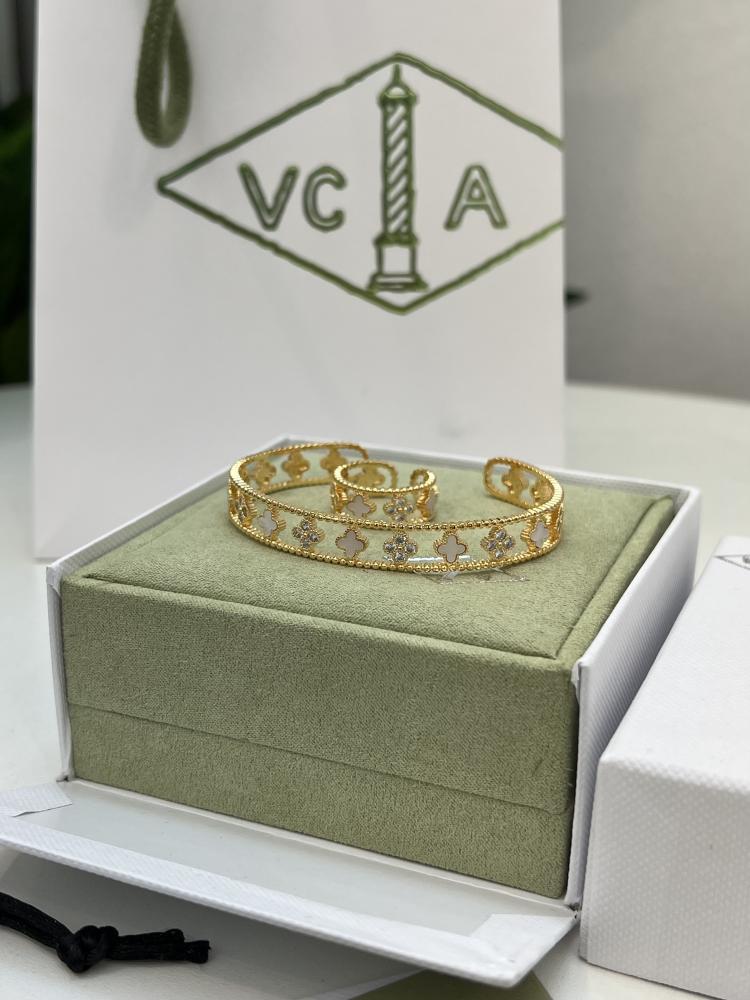 خاتم Van Cleef & Arpels - اسوارة مع خاتم ذهبي فان كليف