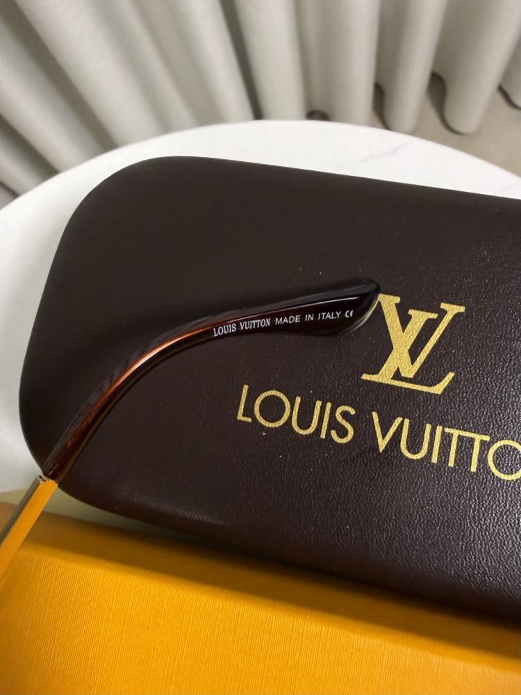 نظارة LOUIS VUITTON- اطار ذهبي - عدسه بني