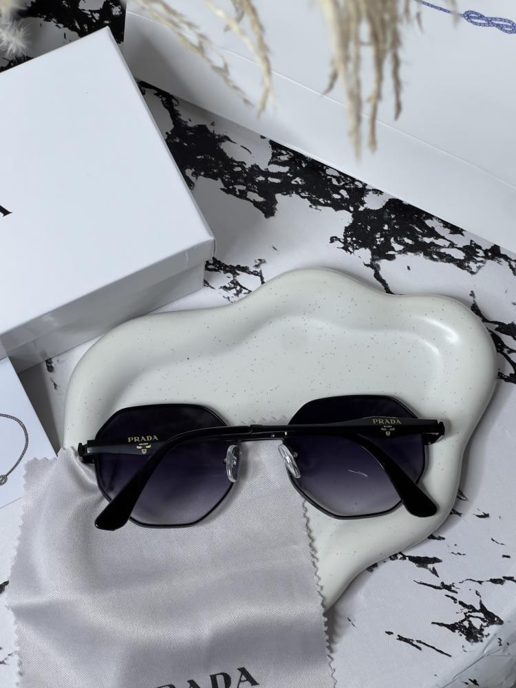 نظارة PRADA أطار أسود