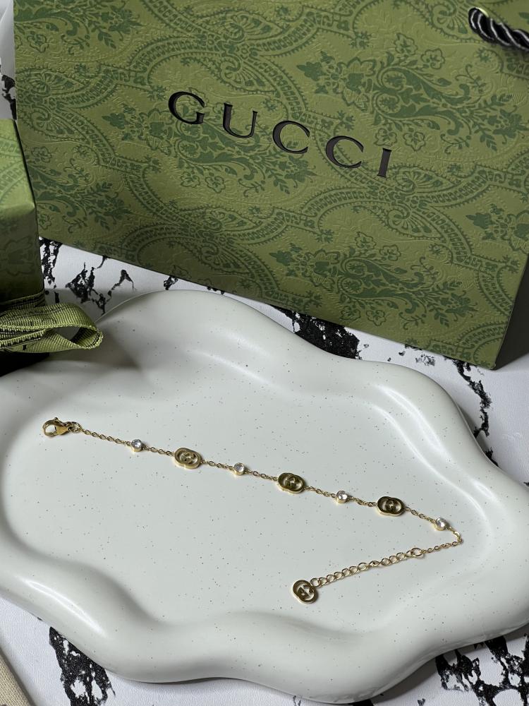 اسوارة GUCCI معدن ذهبي
