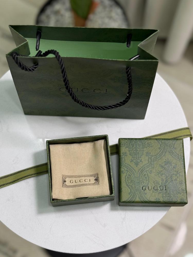 حلق GUCCI - معدن ذهبي بكرستالات