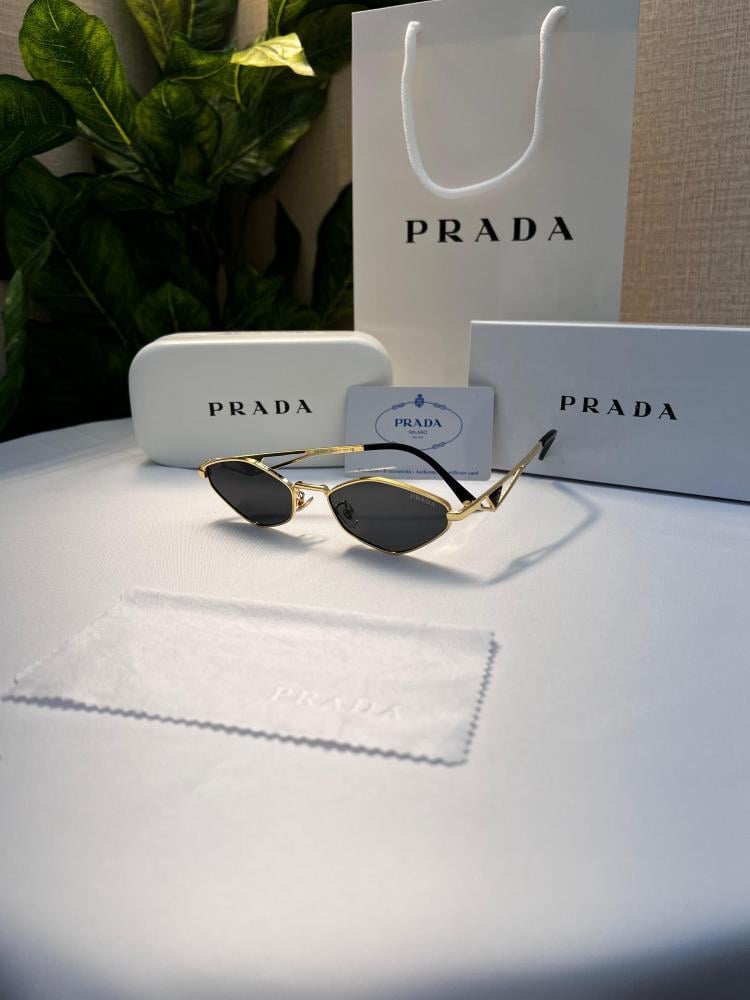 نظارة prada- اطار ذهبي- عدسه اسود