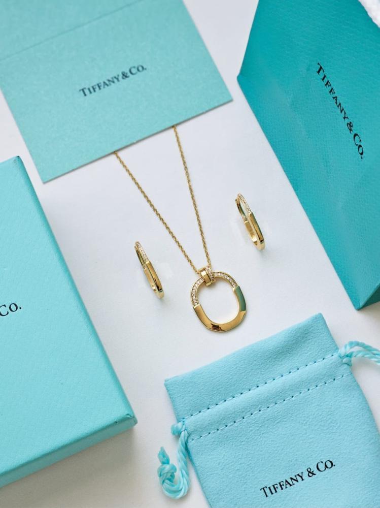سلسال TIFFANY Co سلسال TIFFANY Co سلسال Tiffany ذهبي