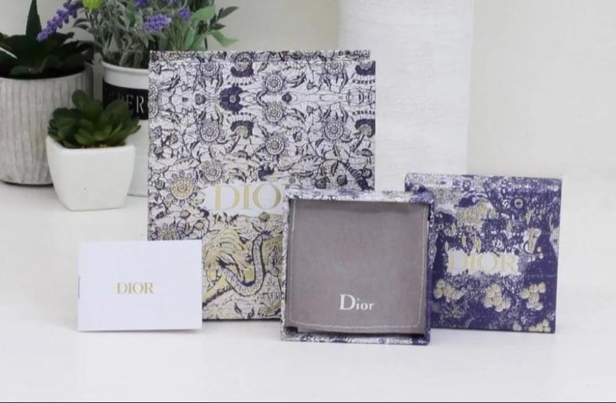 اسوارة Dior ذهبي