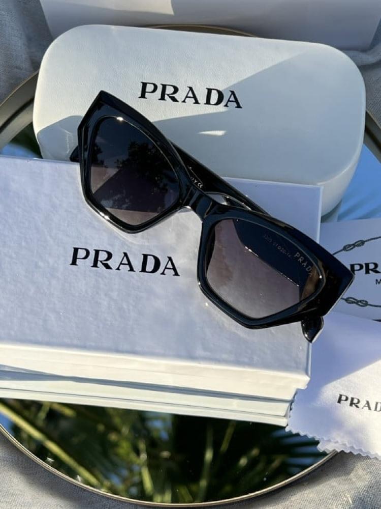 نظارة PRADA المشهورة