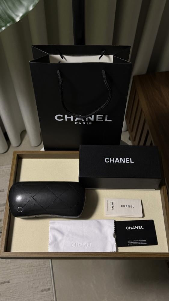 ملحقات CHANEL ملحقات CHANEL الماستر