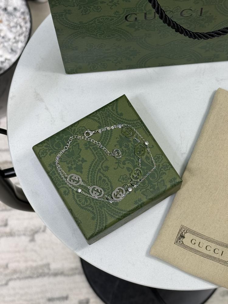 اسوارة GUCCI فضي