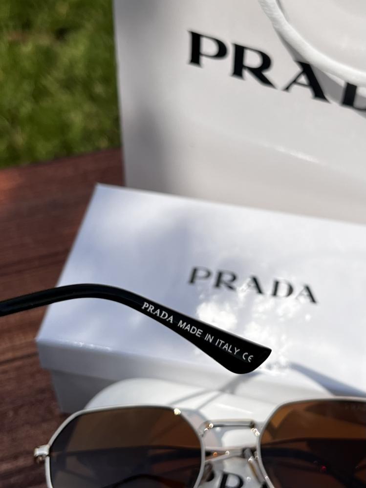 نظارة PRADA - نظارة شمسية لونين( بني اطار ذهبي - اسود اطار فضي )