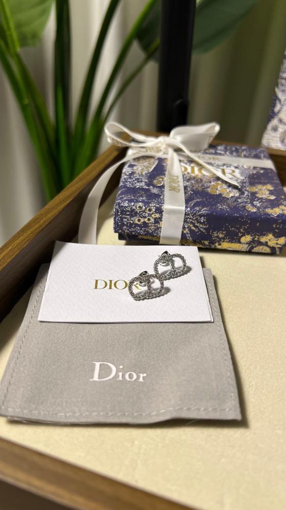 سلسال Dior معدن ذهبي - فضي