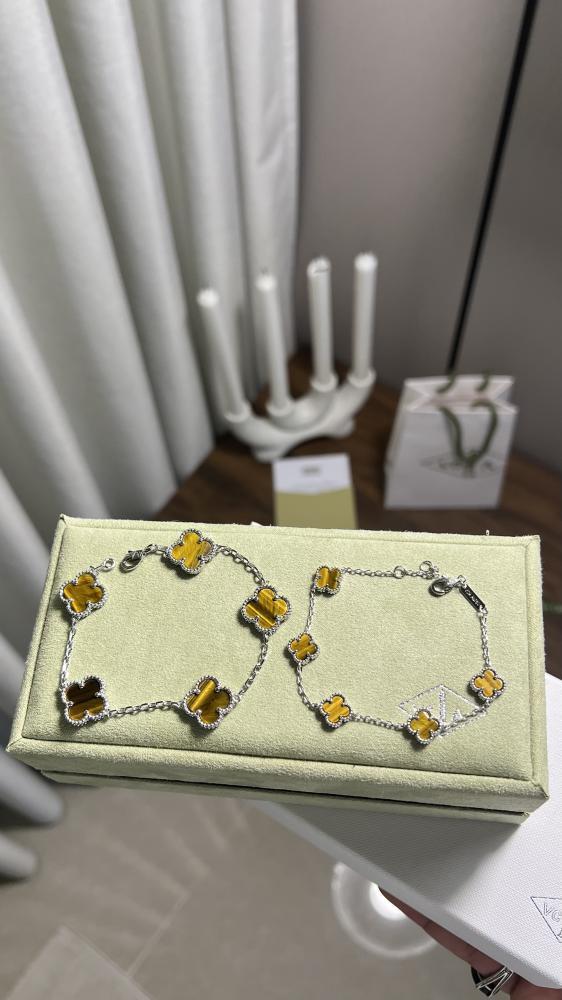إسوارة Van Cleef & Arpels - إسوارة Van cleef فضي - كبير + مني