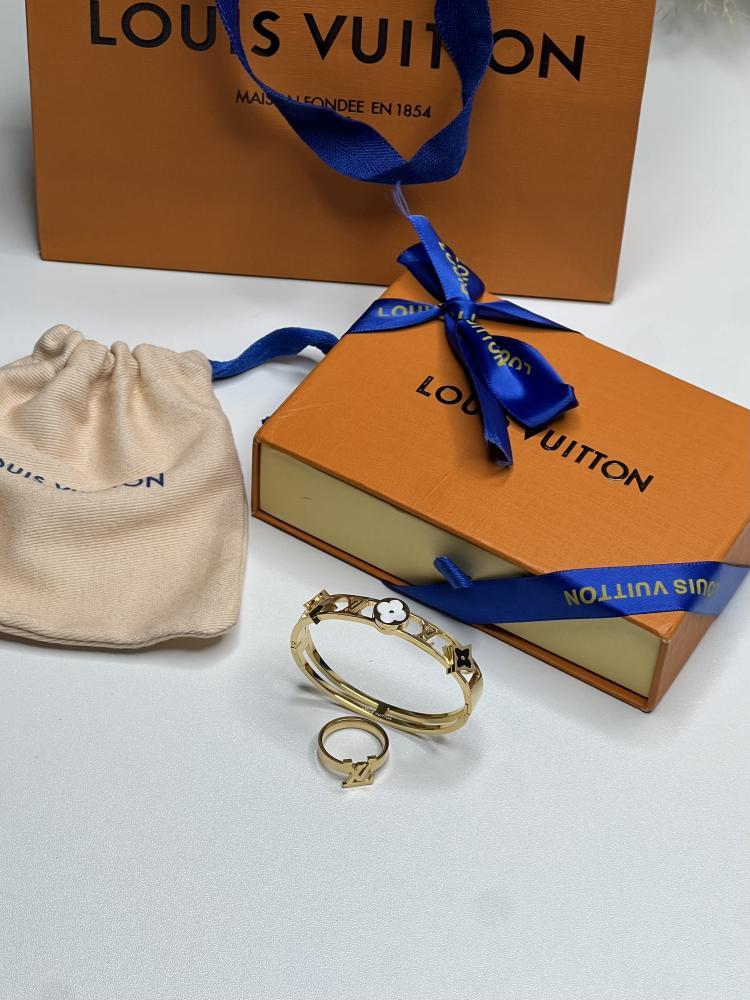 خاتم LOUIS VUITTON خاتم LOUIS VUITTON اسورة خاتم مقاس 14