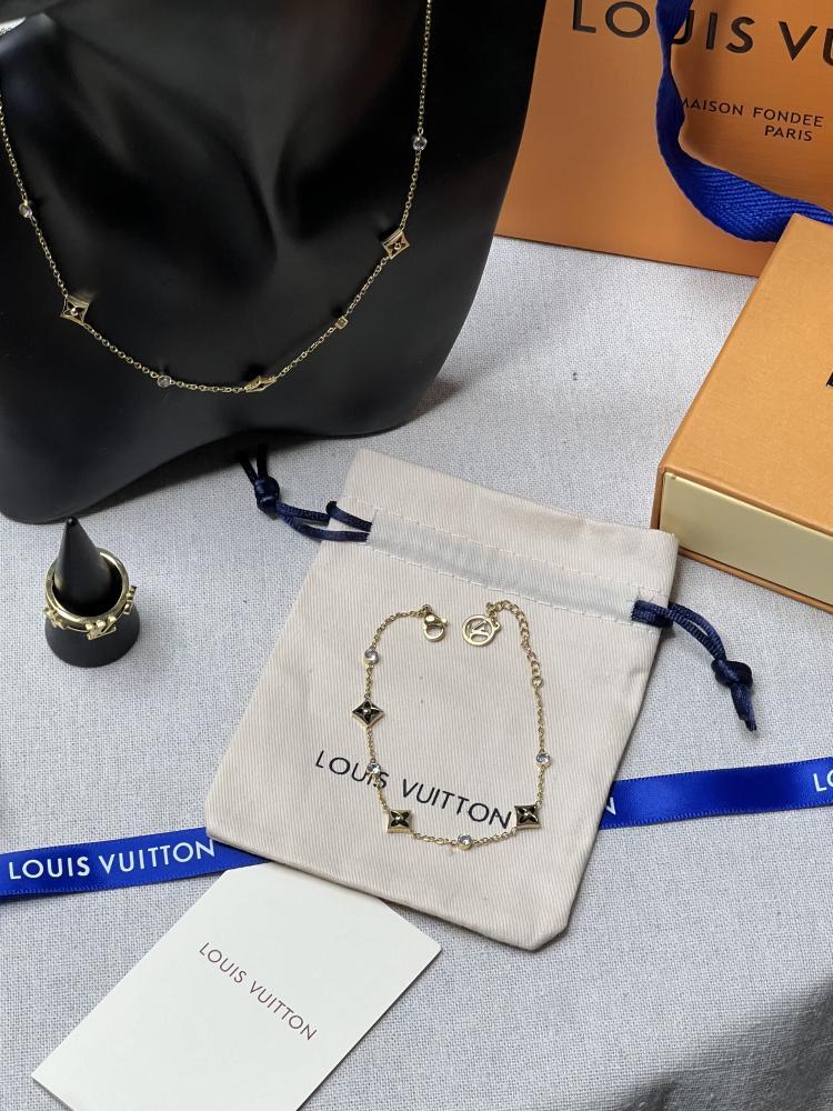 طقم إكسسوارات LOUIS VUITTON - طقم لويس فيتون