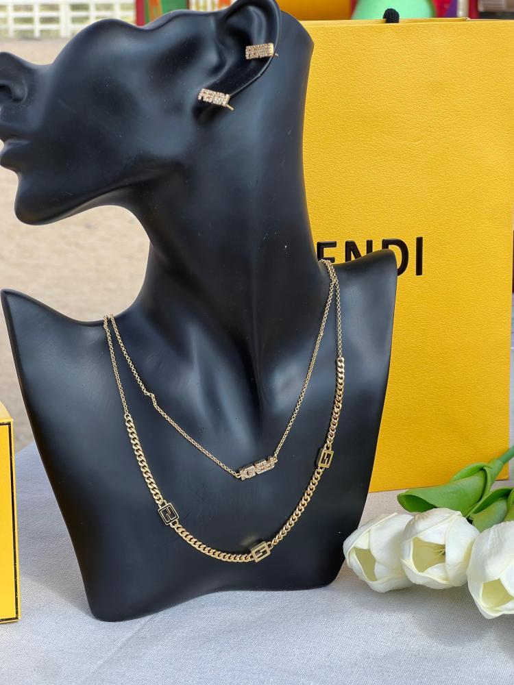 سلسال FENDI سلسال مع حلق FENDI معدن ذهبي