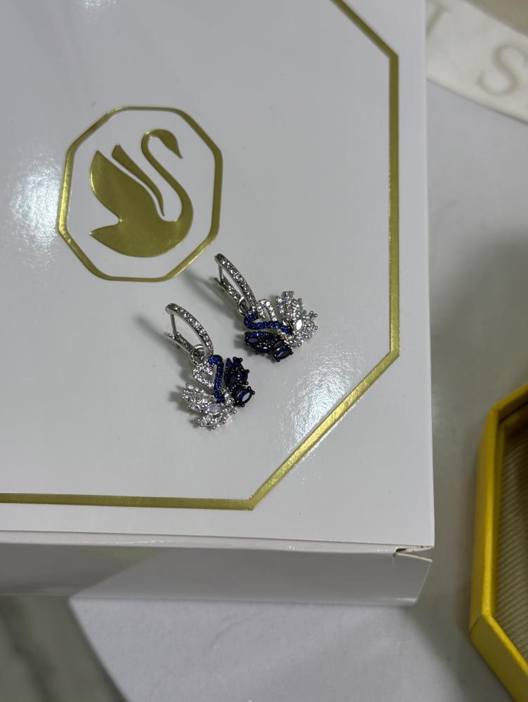 أقراط SWAROVSKI فضي ازرق