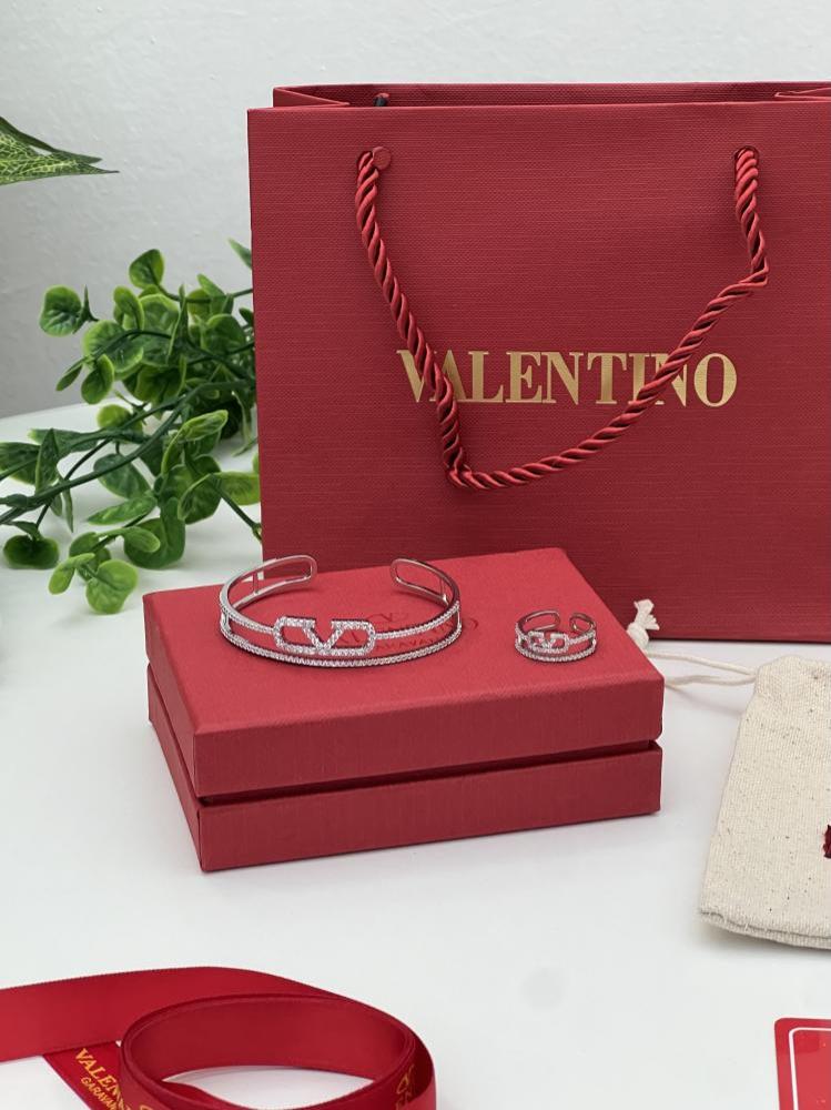 اسوارة مع خاتم فضي VALENTINO