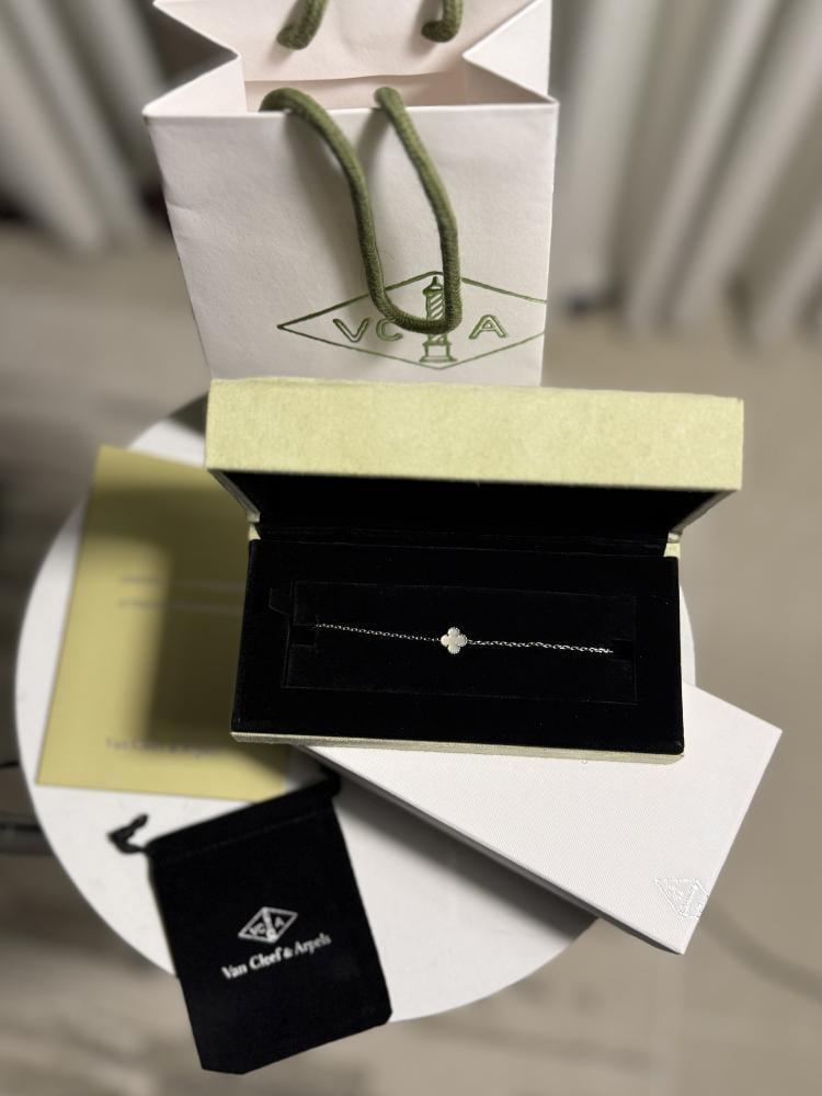 إسوارة Van Cleef & Arpels - إسوارة Van cleef فضي - صدفي مموج