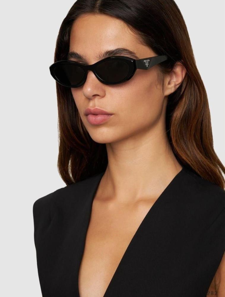 نظارة PRADA المشهورة