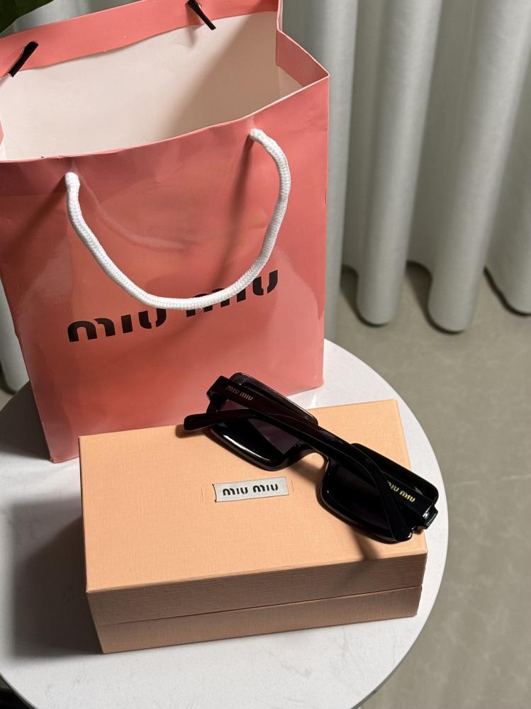نظارة miu miu أطار اسود عدسة اسود