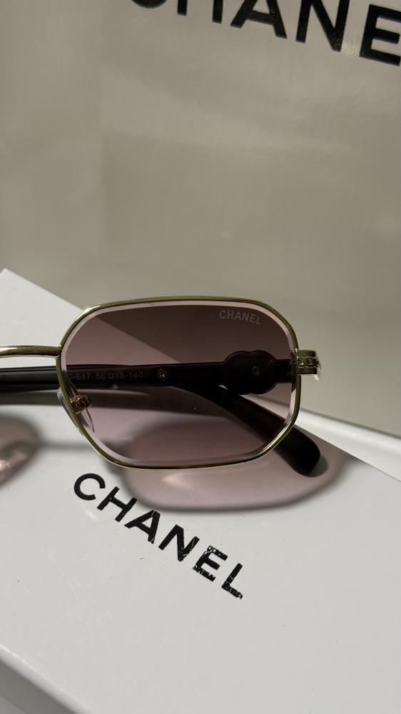 نظارة CHANEL عدسة وردي مدرج