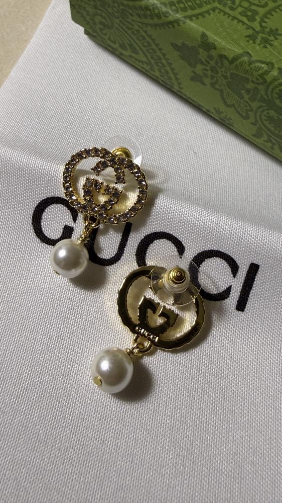 حلق GUCCI - معدن ذهبي بكرستالات
