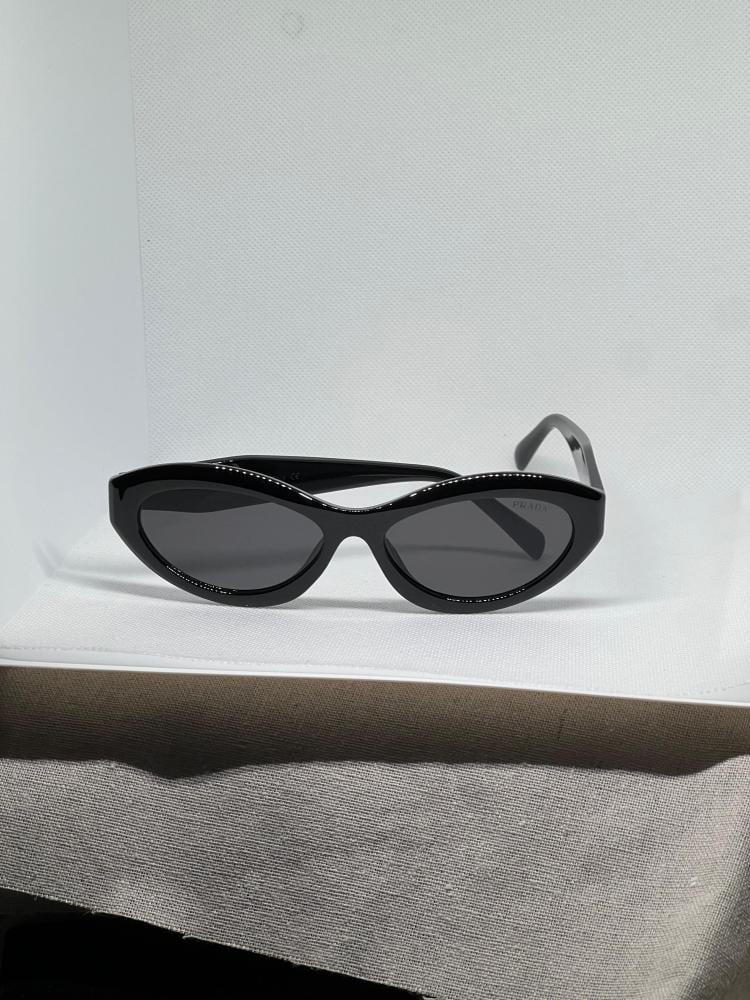نظارة PRADA المشهورة