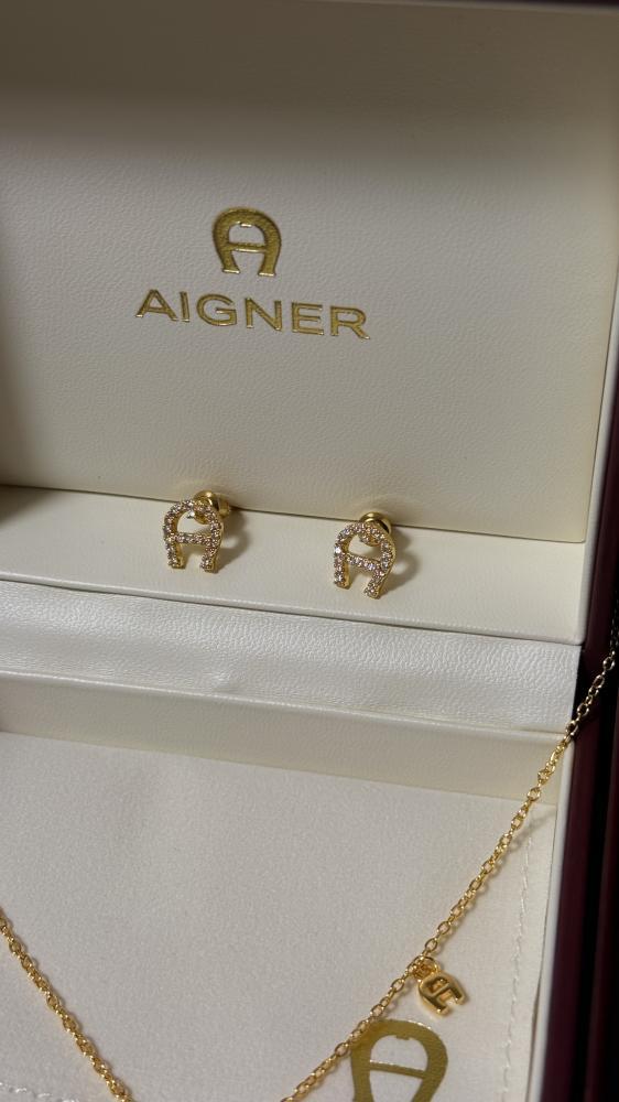 سلسال مع حلق AIGNER معدن ذهبي