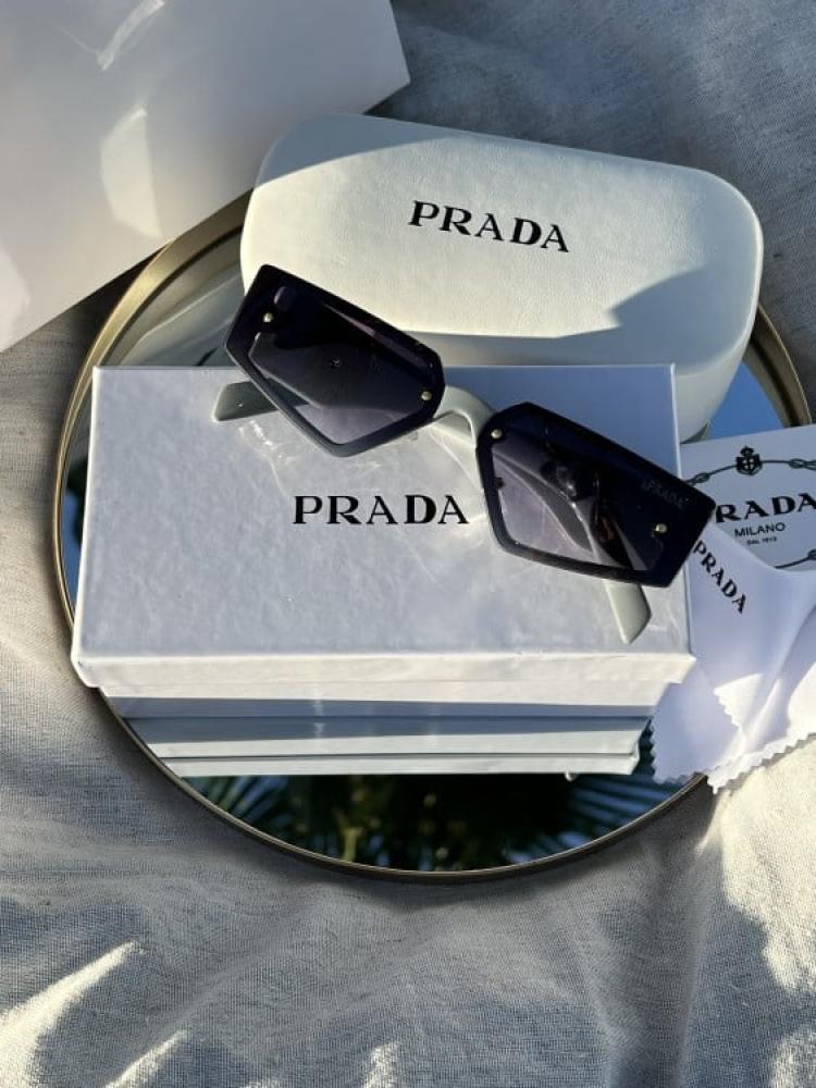 نظارة PRADA المشهورة