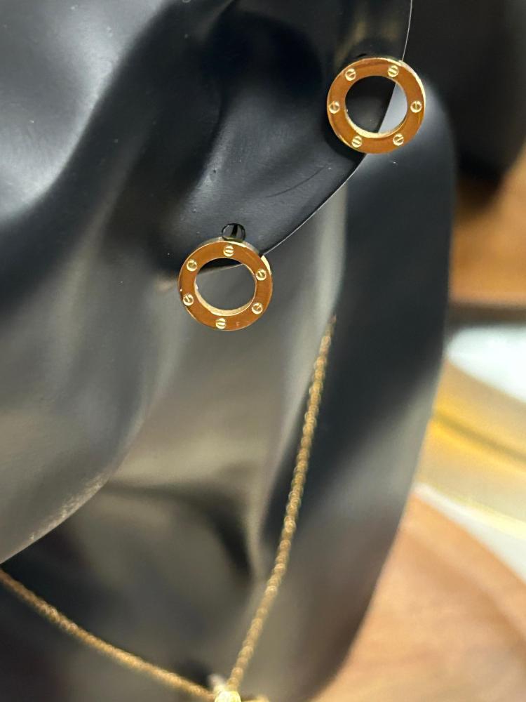 سلسال Cartier ذهبي فصوص