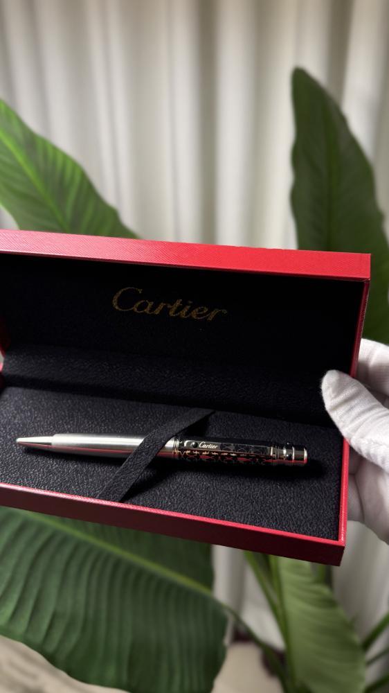 قلم Cartier قلم Cartier قلم حبر من مجموعة سانتوس دو كارتيه