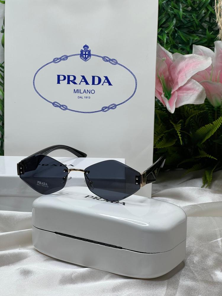 نظارة PRADA