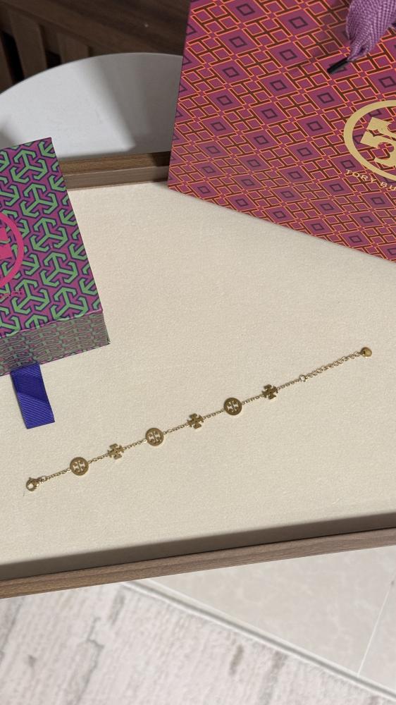 إسوارة TORY BURCH معدن ذهبي بفصوص