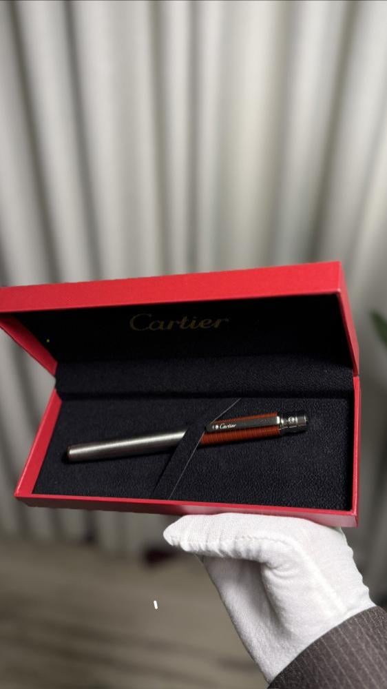 قلم Cartier قلم Cartier قلم حبر من مجموعة سانتوس دو كارتيه