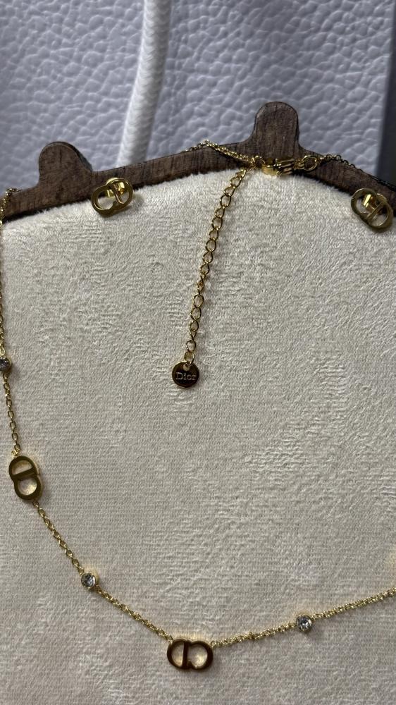 سلسال + حلق Dior معدن ذهبي