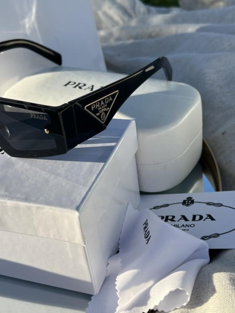 نظارة PRADA المشهورة