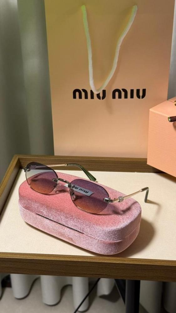 نظارة miu miu ملون