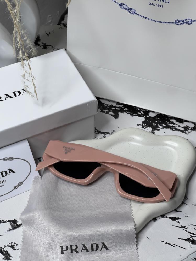 نظارة PRADA المشهورة أطار وردي