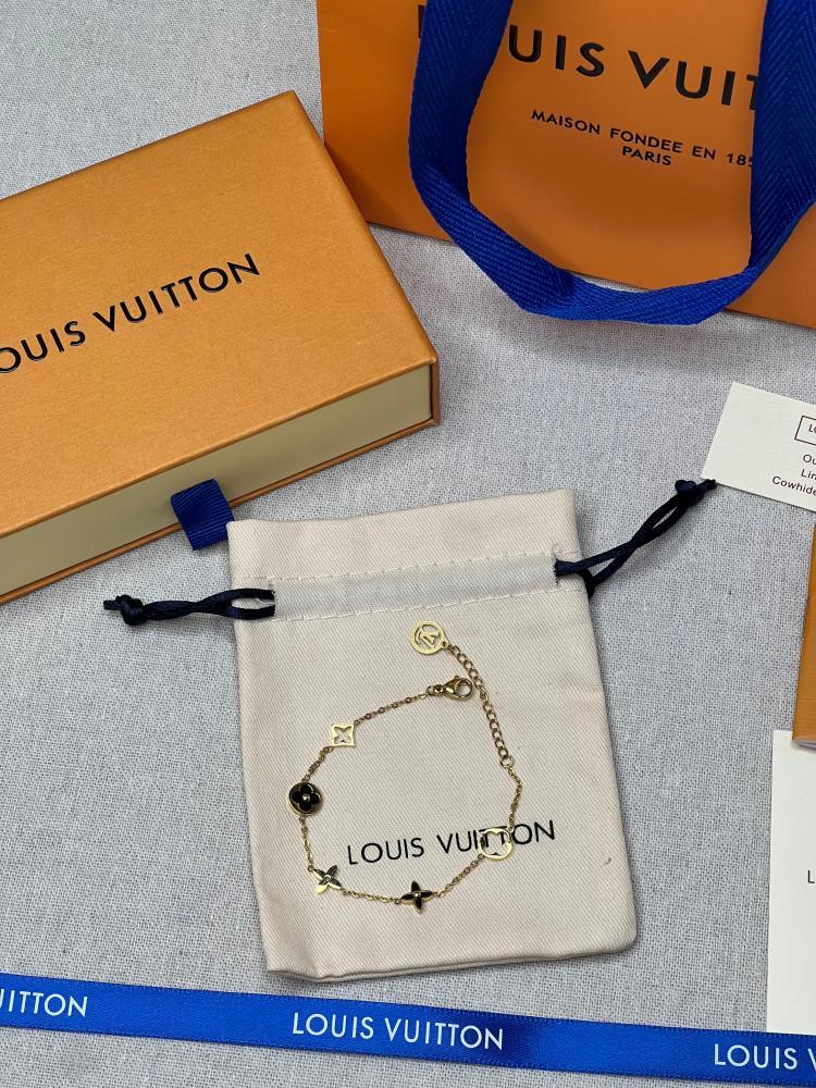 إسوارة LOUIS VUITTON معدن ذهبي