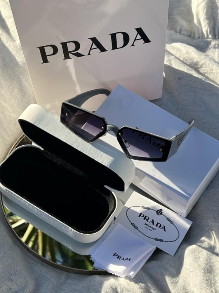 نظارة PRADA المشهورة