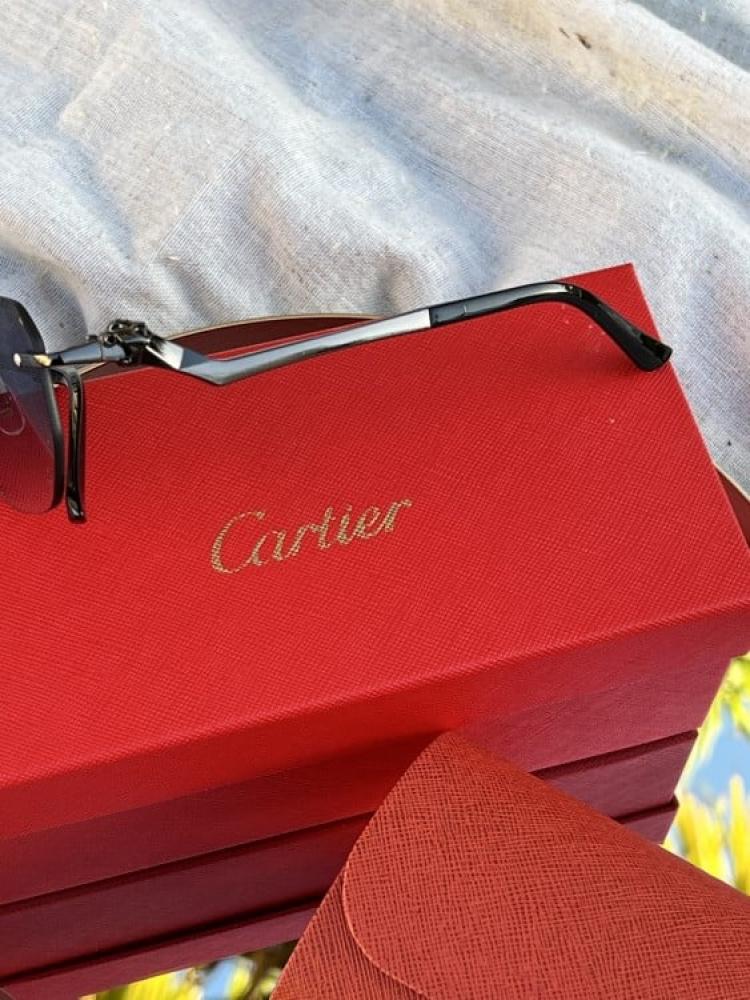 نظارة - Cartier المشهورة