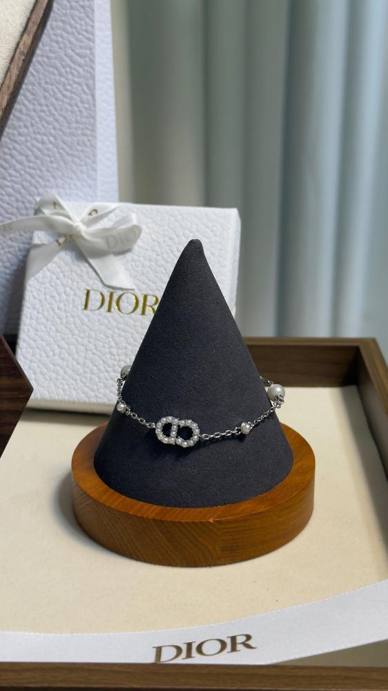 طقم DIOR فضي 4 قطع حسب الاختيار