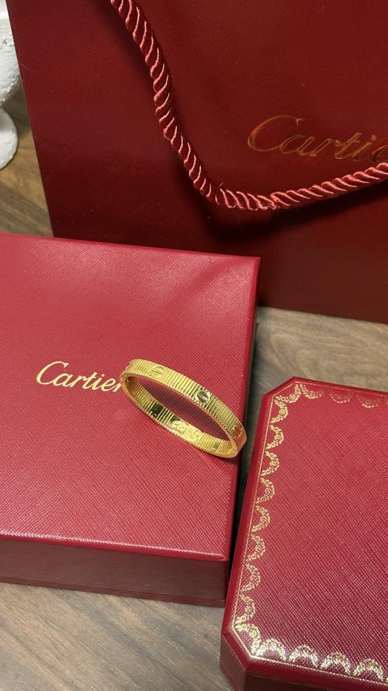 إسوارة Cartier إسوارة Cartier إسوارة كارتيه ذهبي مقاس 16
