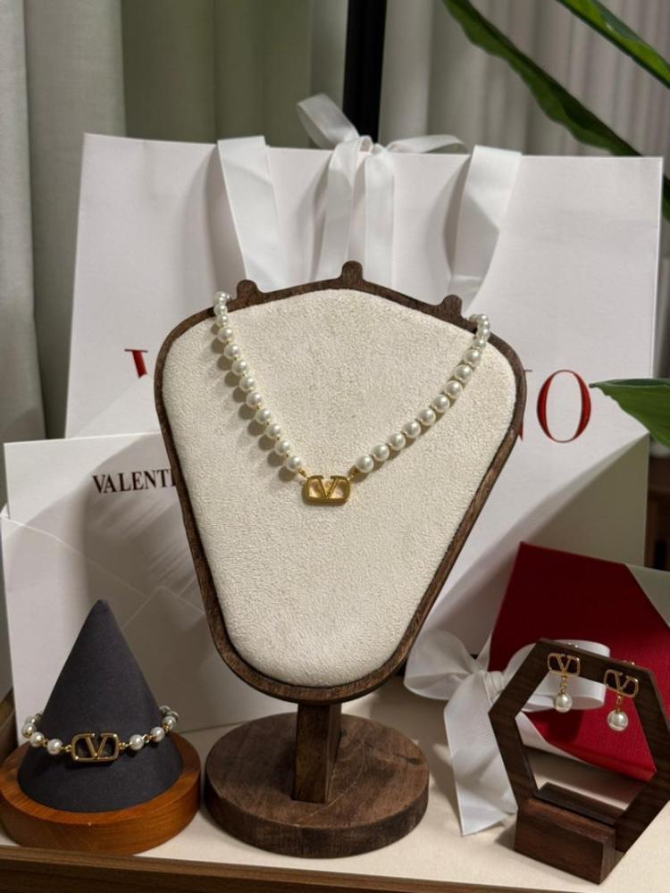 سلسال VALENTINO VALENTINO اسور حلق سلسال