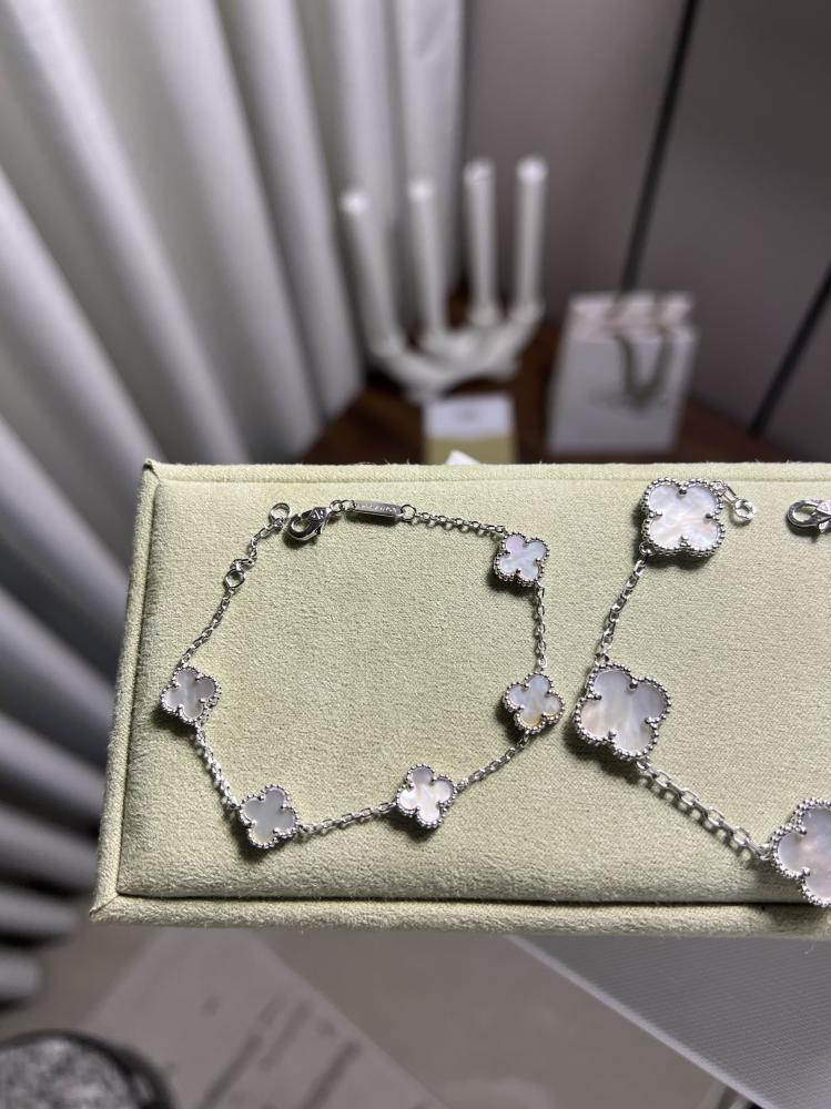 إسوارة Van Cleef & Arpels - إسوارة Van cleef فضي - كبير + مني