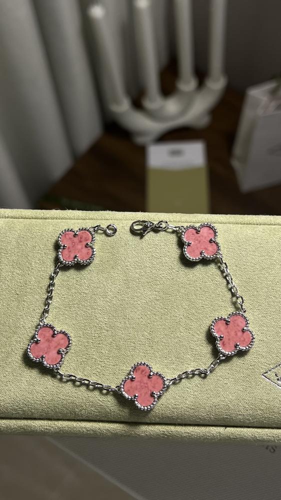 إسوارة Van Cleef Arpels إسوارة Van Cleef Arpels إسوارة Van cleef فضي وردي
