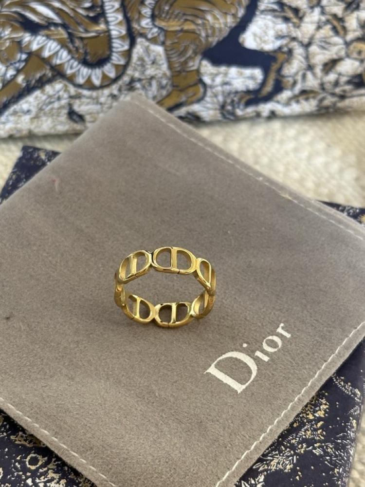 خاتم Christian Dior ذهبي