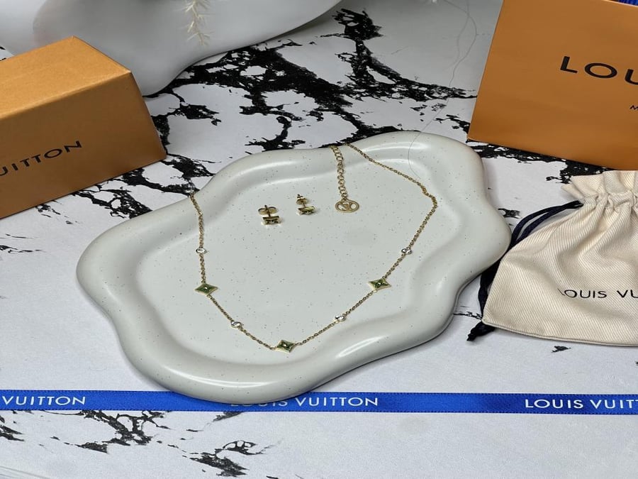 سلسال LOUIS VUITTON ذهبي أخضر