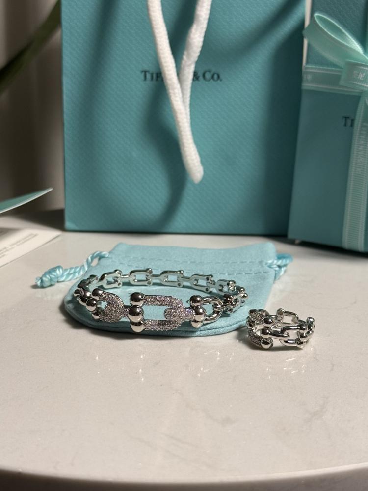 إسوارة TIFFANY Co إسوارة TIFFANY Co اسوارة Tiffany فضي