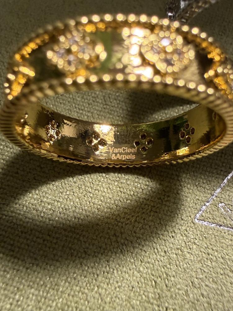 خاتم Van Cleef & Arpels - خاتم Van cleef لونين( ذهبي - فضي )