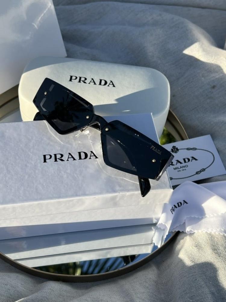 نظارة PRADA المشهورة