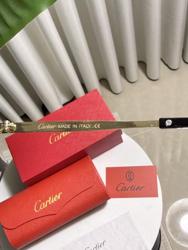 نظارة Cartier اطار ذهبي - عدسة أسود